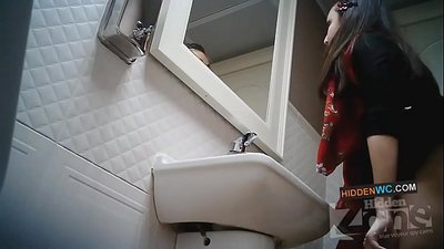 Fichye kamera kache nan twalèt fanm yo (1)