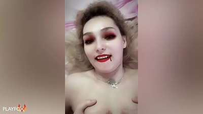 Ivan Helsing di fout yon vanpir sexy epi li vin sou bourik li