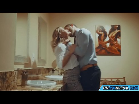 ❤️ Lè yon blond bèl sedui ou nan yon twalèt piblik ❤️❌ Porno nan pònografi ht.mysexgamer.ru ❤